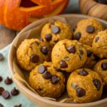 pumpkin-energy-bites-with-chocolate-chips-healthy-halloween-snack-ideaj
