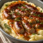 roasted-garlic-mashed-potatoes-with-sausage-gravyj